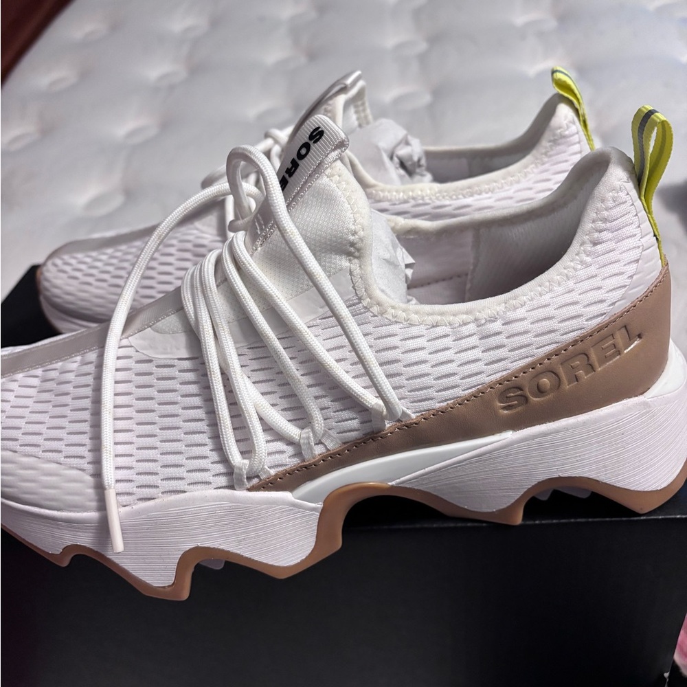 Sorel kinetic impact II Lace, women’s size 9